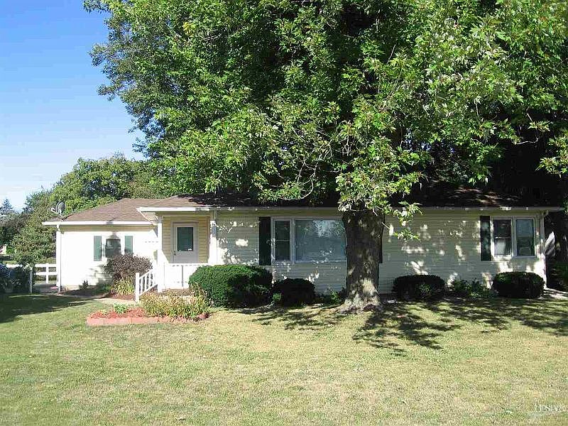 1st image of 102 N Park Dr