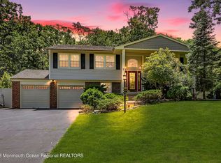 7 Nottingham Rd, Manalapan, NJ 07726