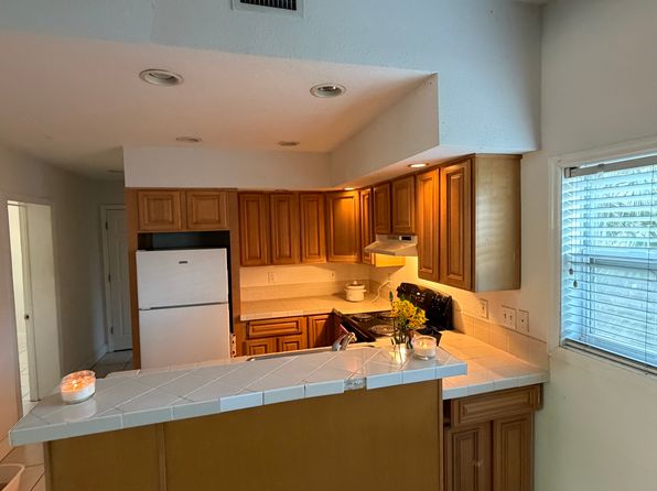 2121 Lakeview Dr #27