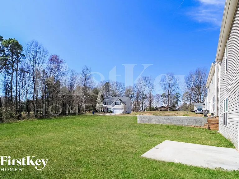 1438 Waverly St — Photo 15