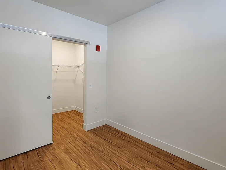 Dunn Motors Apartments — Photo 47