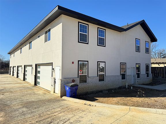 2nd image of 6800 Oak Crest Dr W