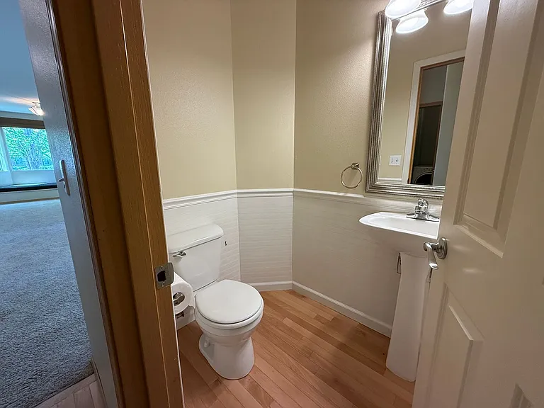 2050A Garry Oaks Ave — Photo 11