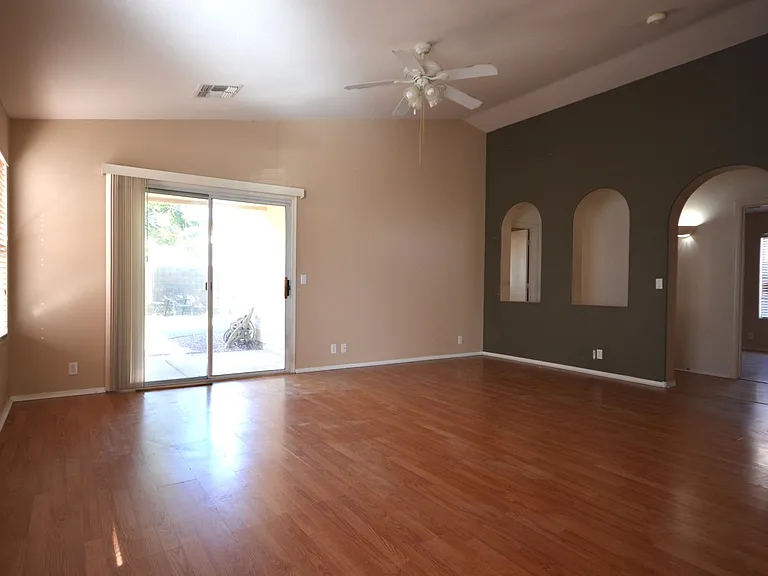 2516 E Jasper Dr — Photo 8