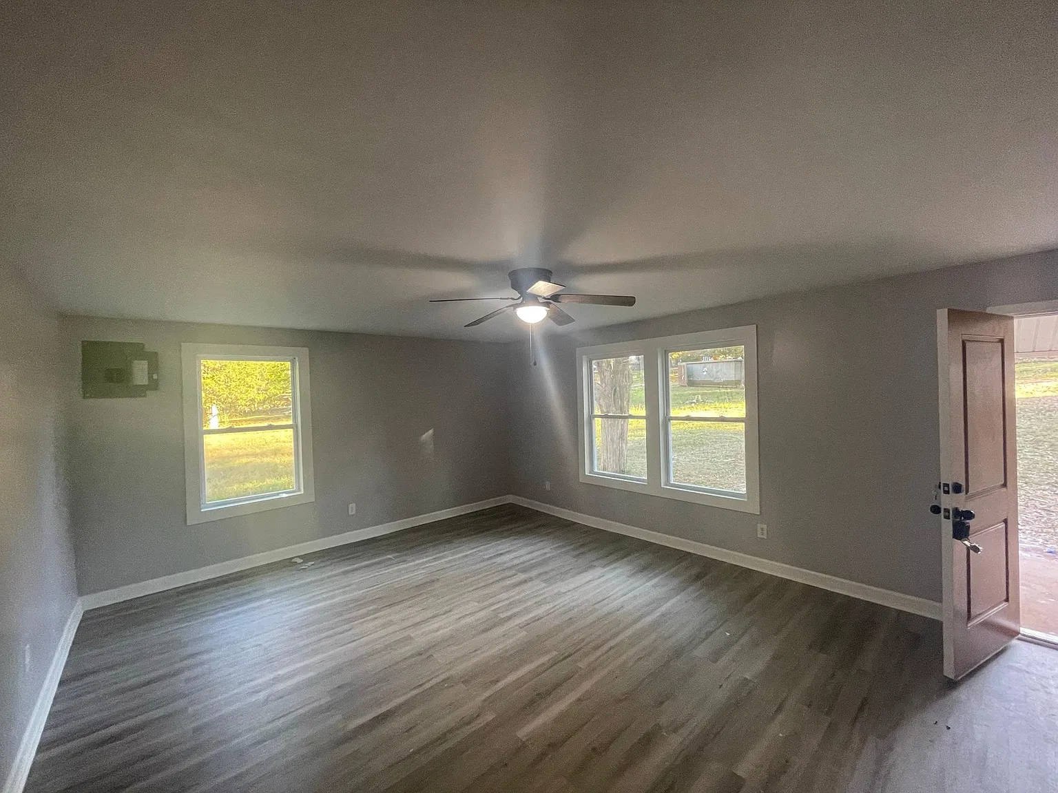 3 bed, 1300 sqft, $1,400 — Photo 3