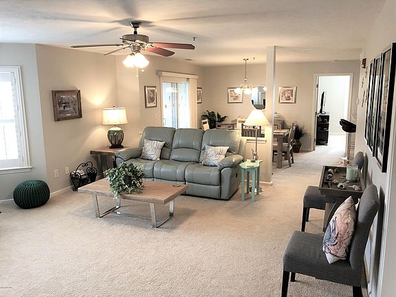 3rd image of 633 Spencer Farlow Dr Unit 20