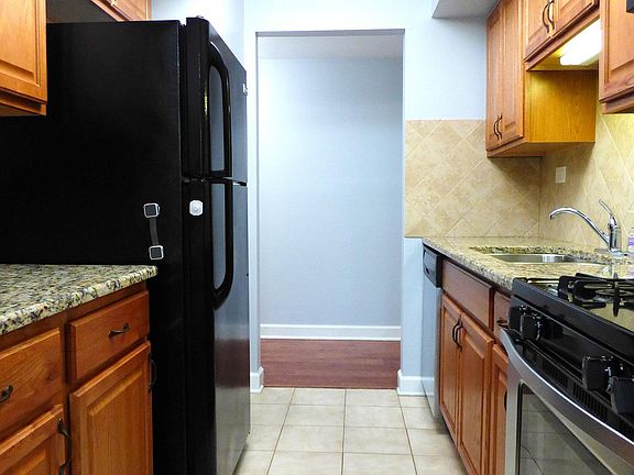 3rd image of 2220 Country Club Dr APT 22