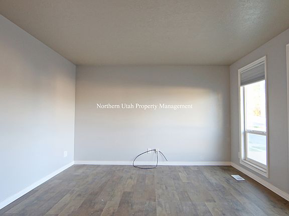 3 Front Room_11062023