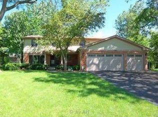 380 Paula Ct, Deerfield, IL 60015