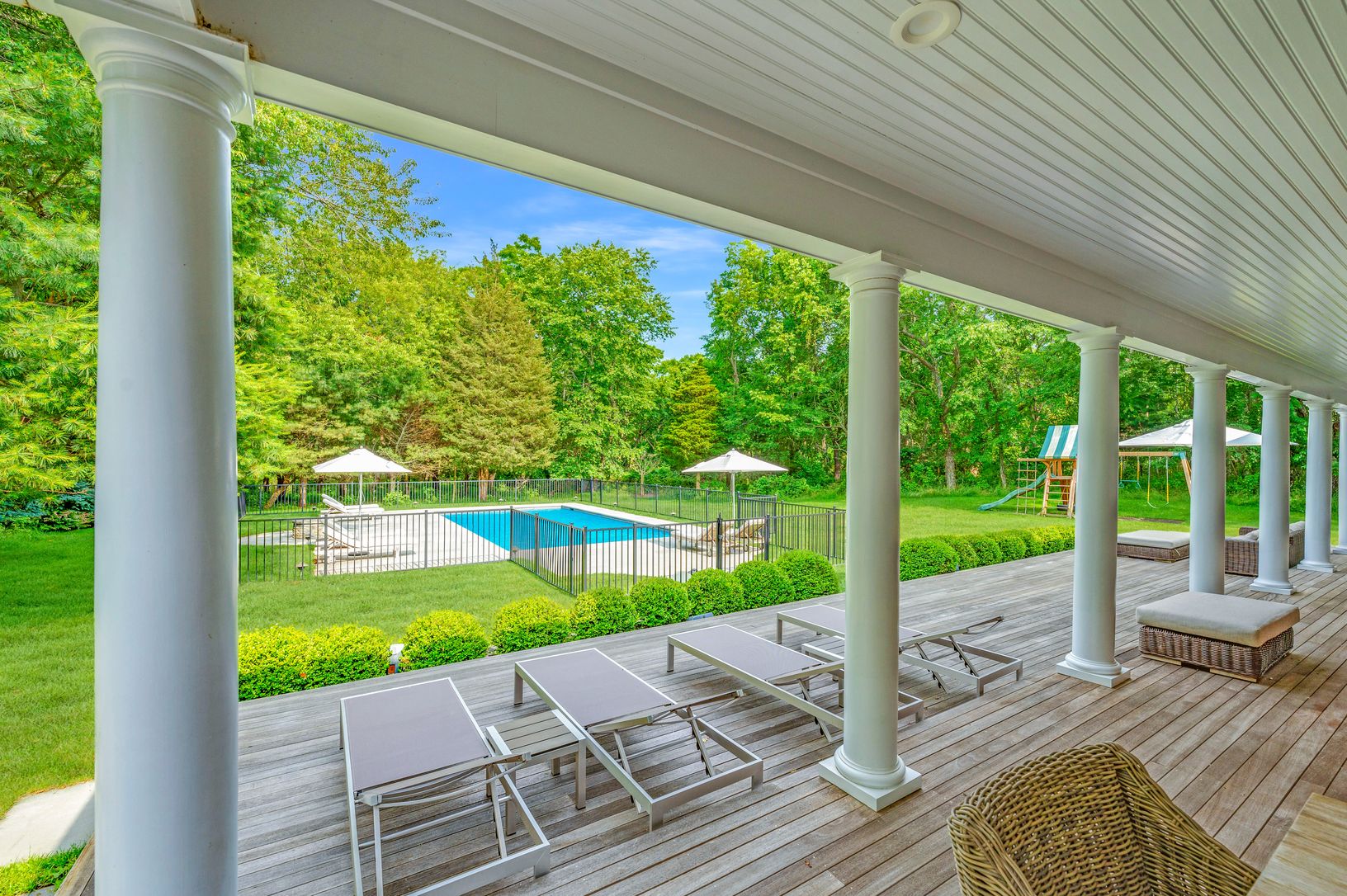  Open porch to pool