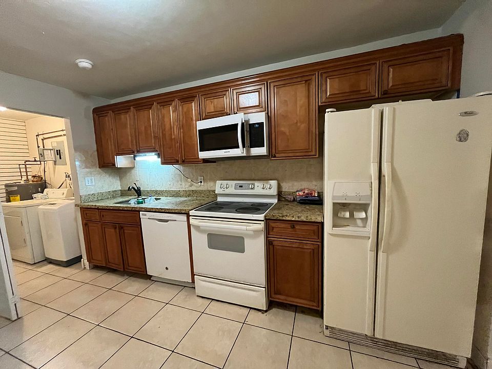 1st image of 105 SE 15th St APT A