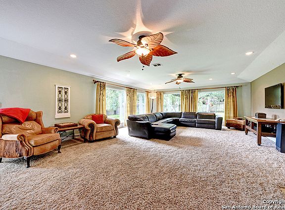 5th image of 315 Yosemite Dr