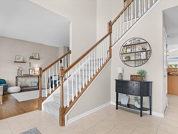 3rd image of 420 Raintree Dr