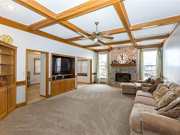 3rd image of 1004 SE Bordner Dr