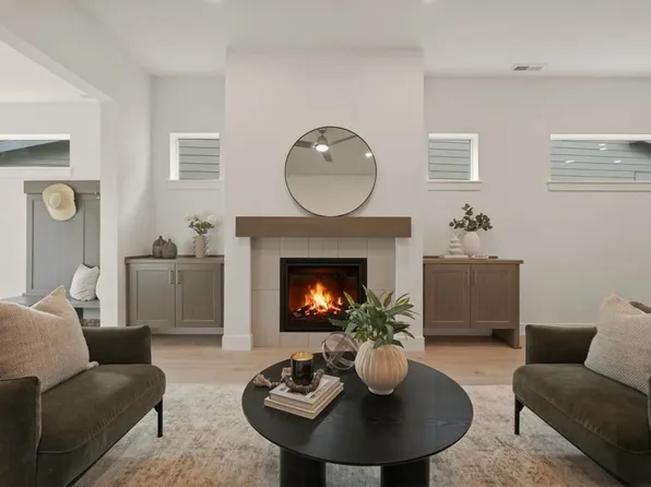 21423 NE Hayloft Pl, Bend, OR 97701