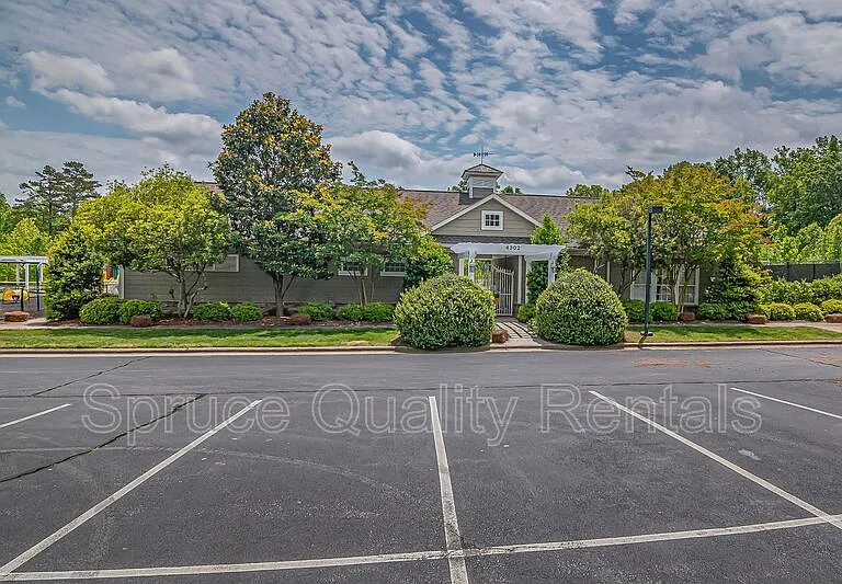 112 Saddlehorse Ln — Photo 3