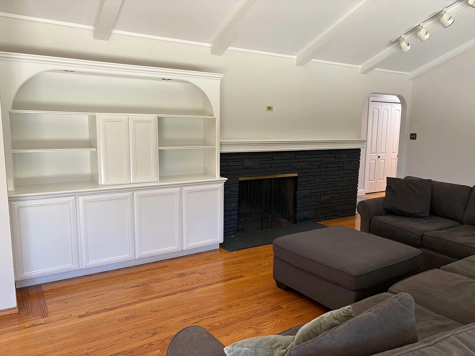 4 bed, 2810 sqft, $12,000 — Photo 2