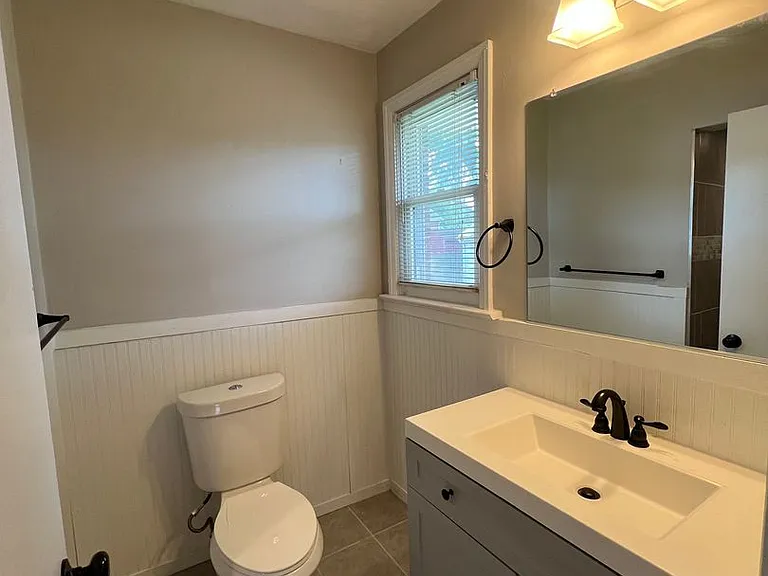 2725 Greendale Ave — Photo 24