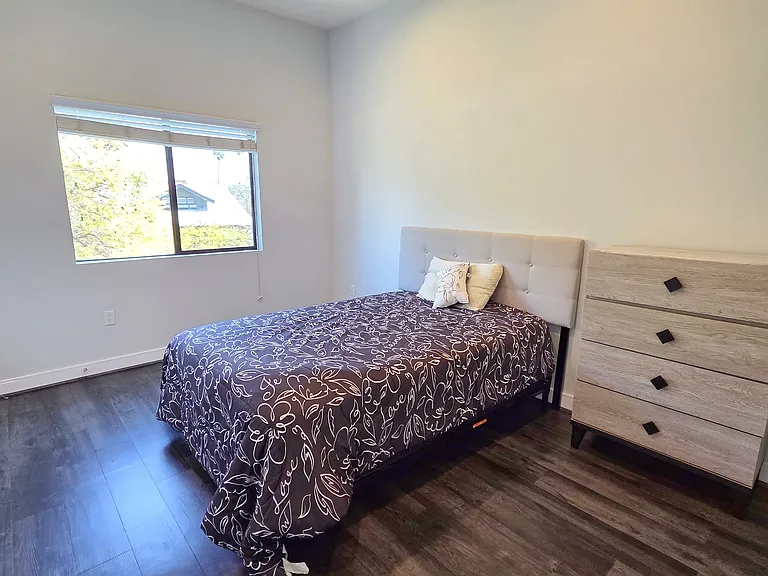 2651 S Hobart Blvd #9 — Photo 7