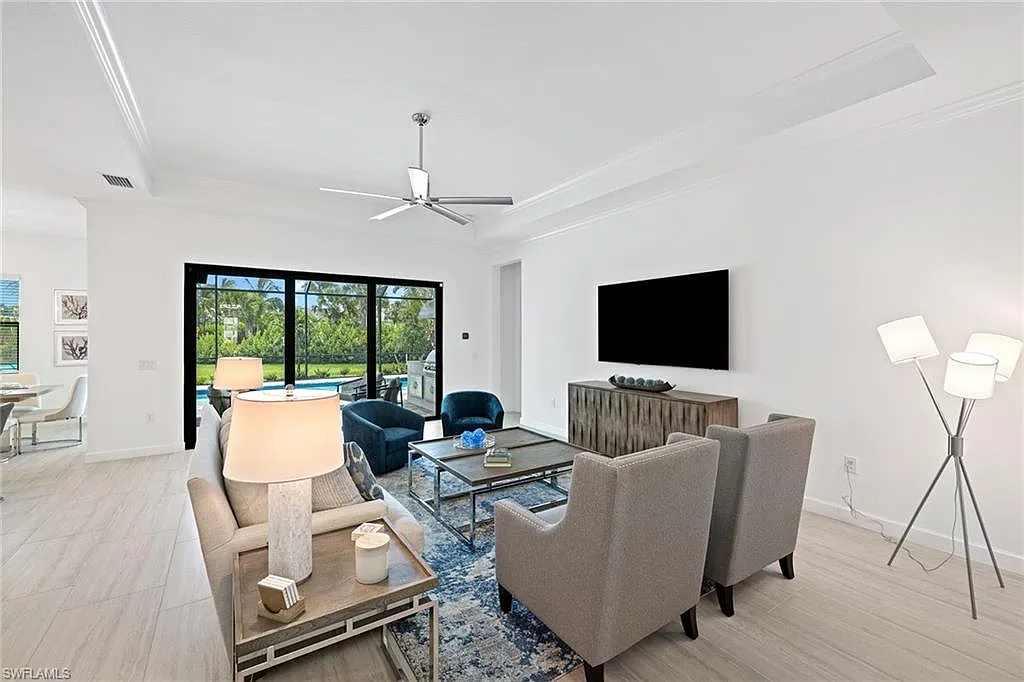 4 bed, 3.0 bath, 2725 sqft, $22,000 — Photo 4