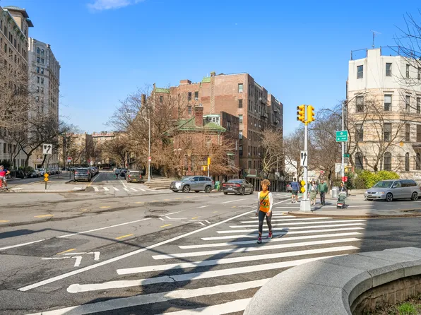 834 Riverside Drive image 29 of 31