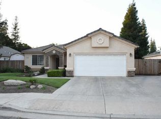 2323 Sierra Madre Ave, Clovis, CA 93611