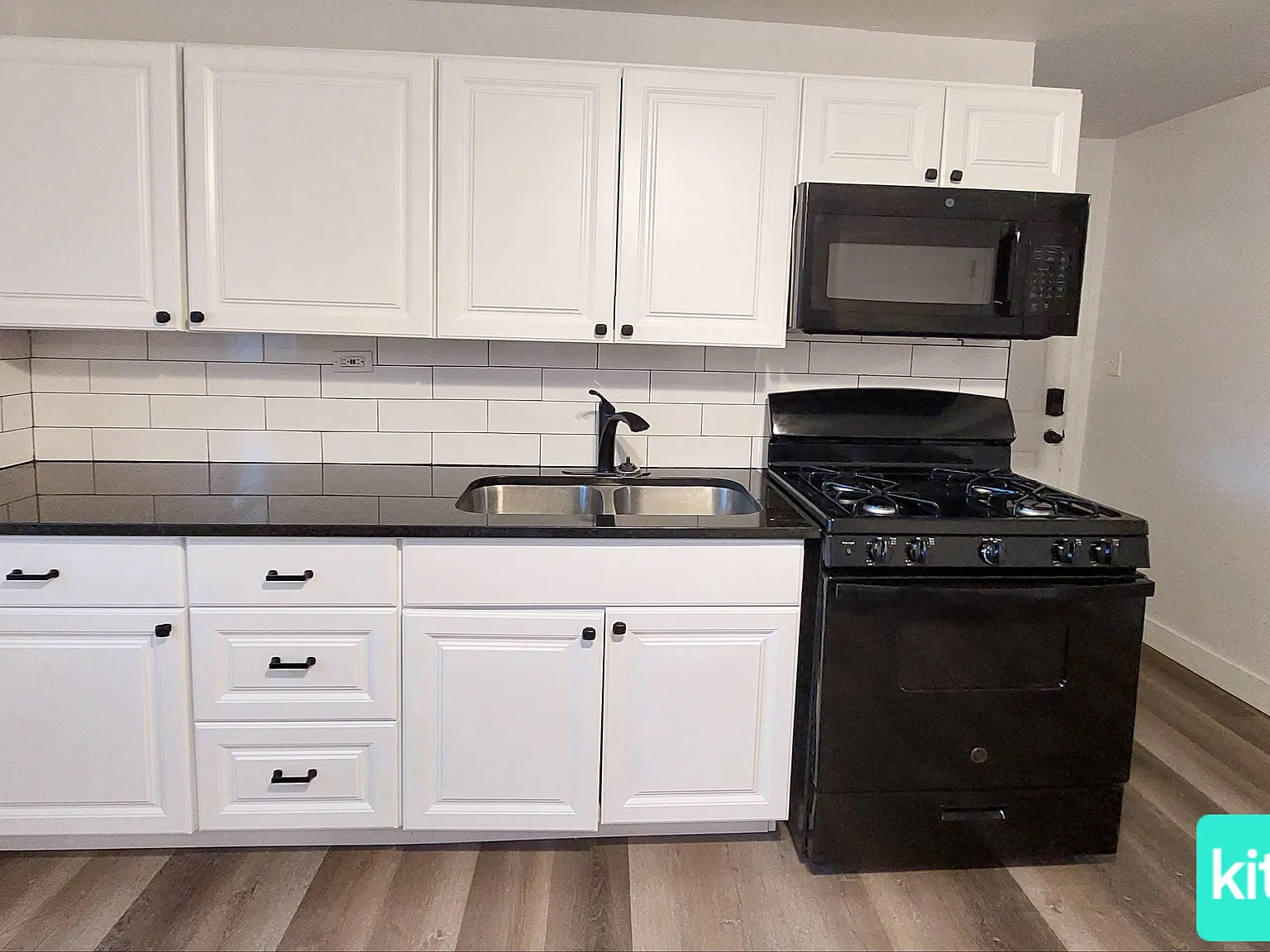 2 bed, 792 sqft, $1,295 — Photo 2