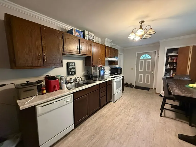 4011 Danbury Dr — Photo 2