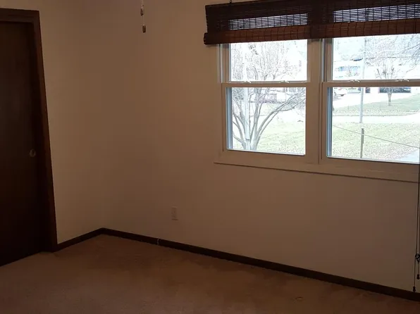 3927 E 27th St, Des Moines, IA 50317