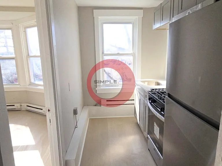 303 S 6th St #3 — Photo 3