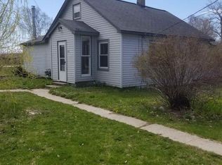 911 Sherman St, Charlevoix, MI 49720