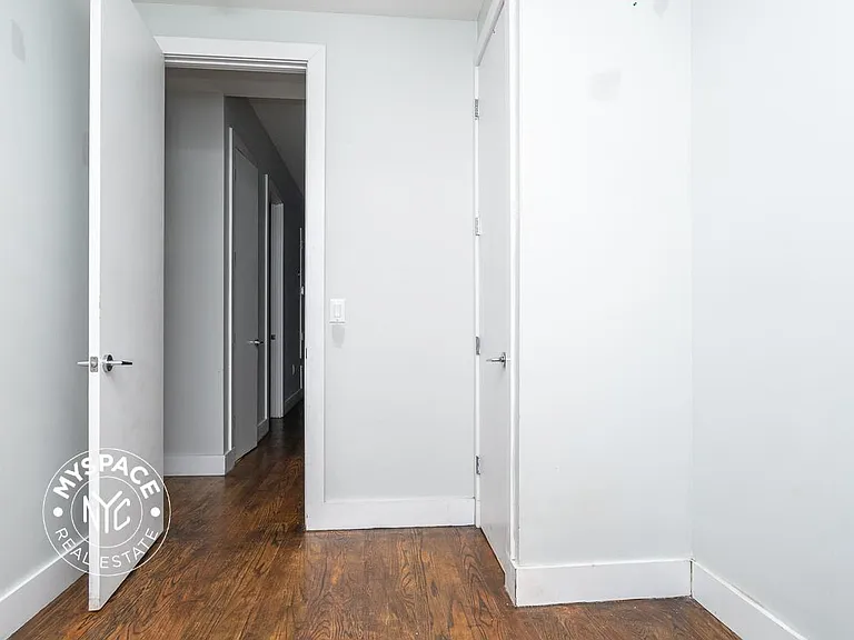 1719 Gates Ave #2R — Photo 10