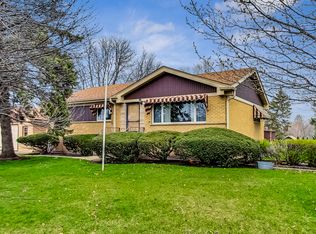5 S Busse Rd, Mount Prospect, IL 60056