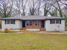 2061 Nettie Ct, Decatur, GA
