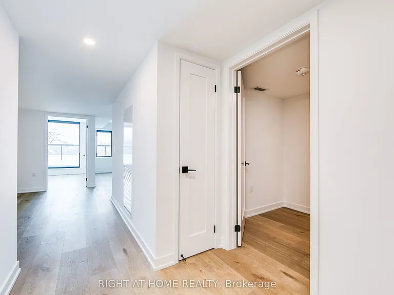 897 College St W #506 — Photo 5