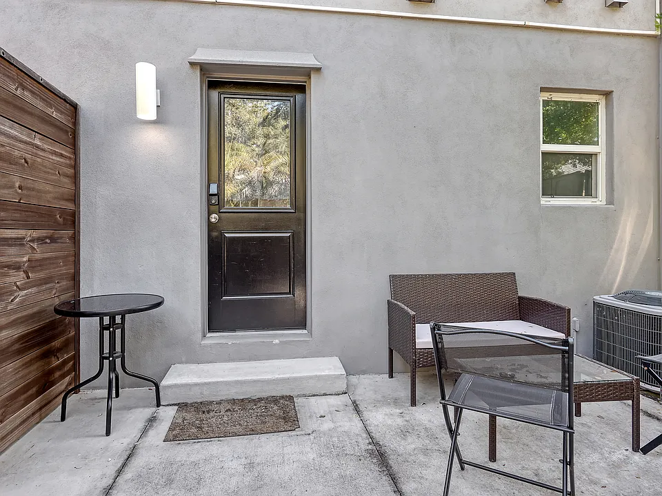 1009 N East Ave #1009
