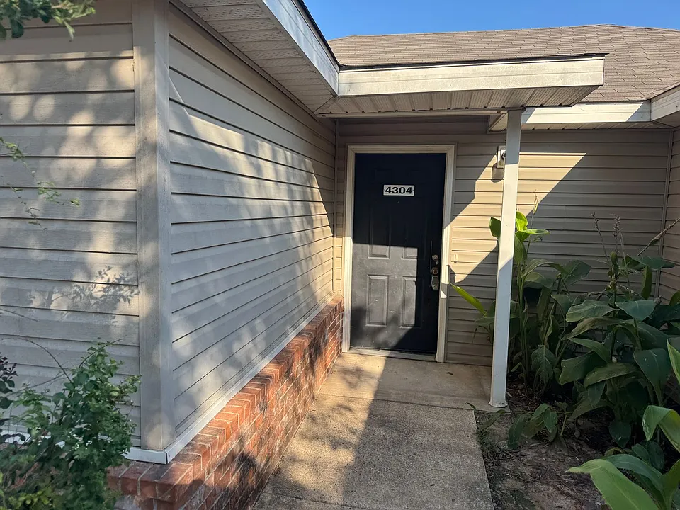 4304 Walnut Park Dr