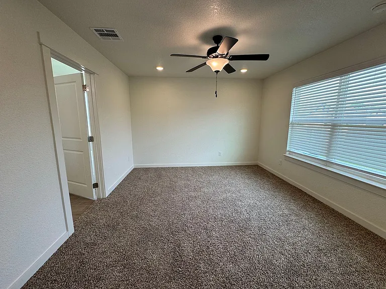 1410 Cedar River Ln — Photo 33