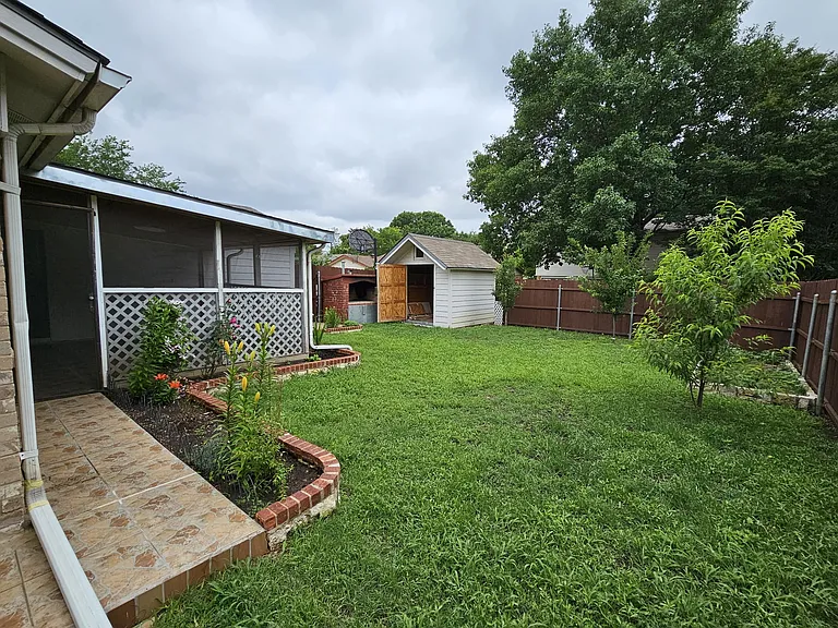 2621 Lemmontree Ln — Photo 15