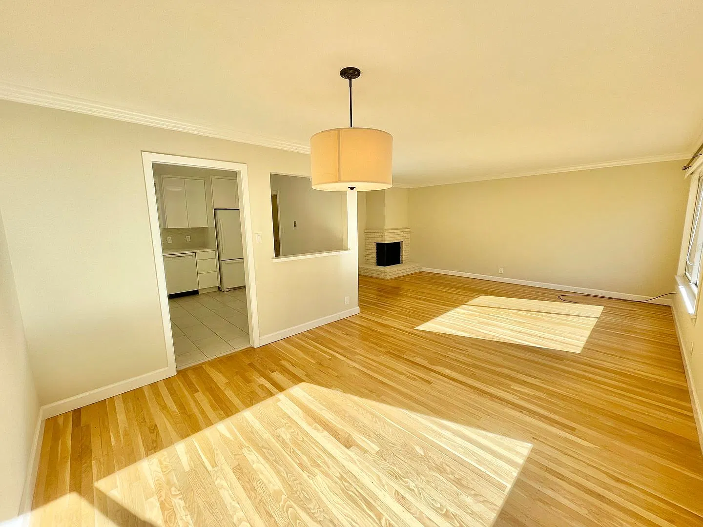 Large, Pristine 3br/2ba Noe Valley Flat, Views, 2 Car Parking, Laundry! Progressive! — Photo 4