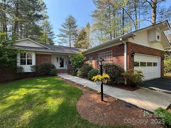 3 Pebble Beach Ct, Etowah, NC 28729