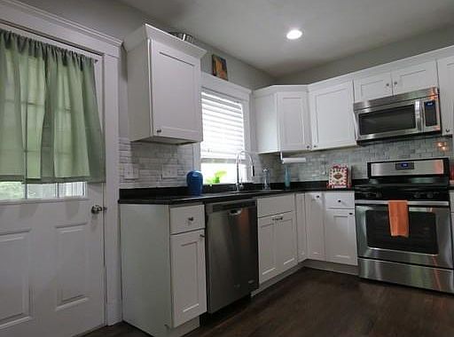 3rd image of 20 Kenwood Ave