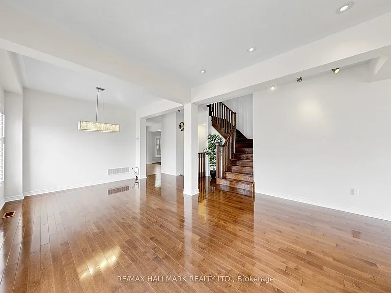 72 Middlecote Dr — Photo 7