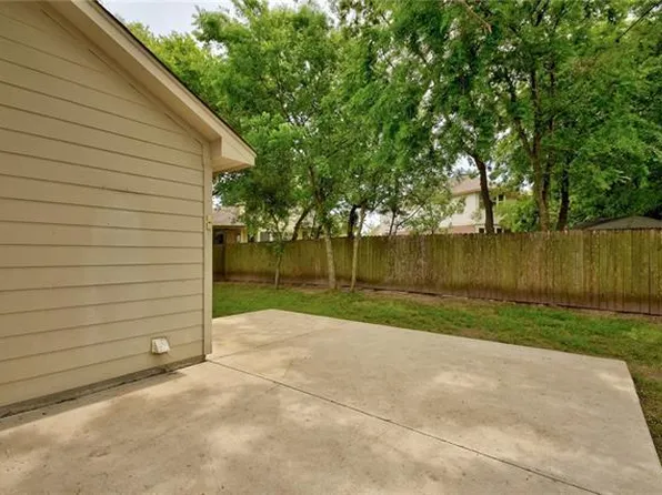 340 Middle Crk, Buda, TX 78610