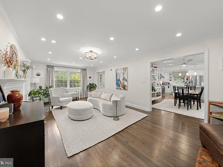 6709 Pemberton St — Photo 9