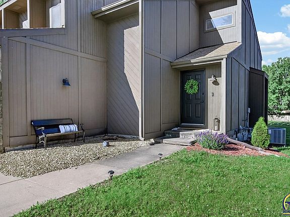 3rd image of 2231 SW Brandywine Ln