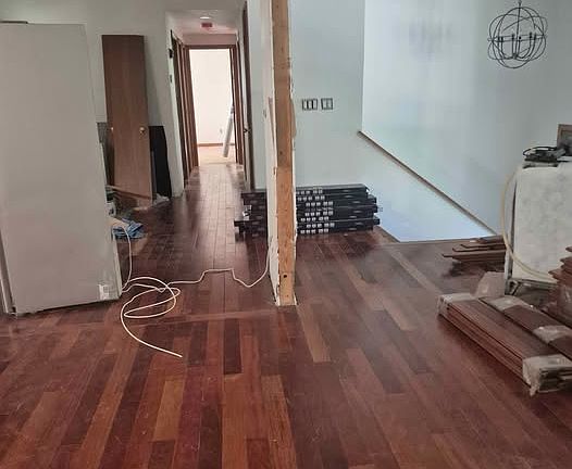 5th image of 213 Forest St
