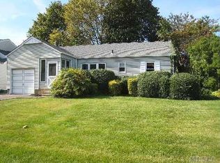 1070 Ott Ln, Merrick, NY 11566