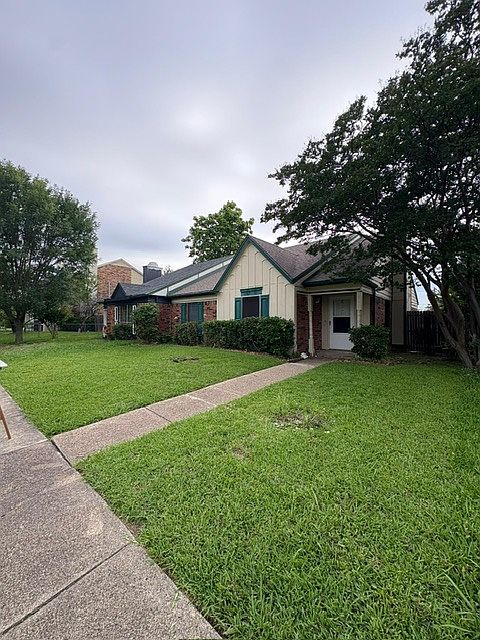 1st image of 815 Versailles St