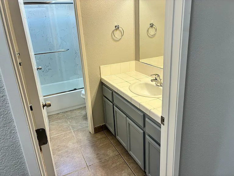 2nd bathroom (Hallway), brand new Tub, faucets, hardware and marble panels